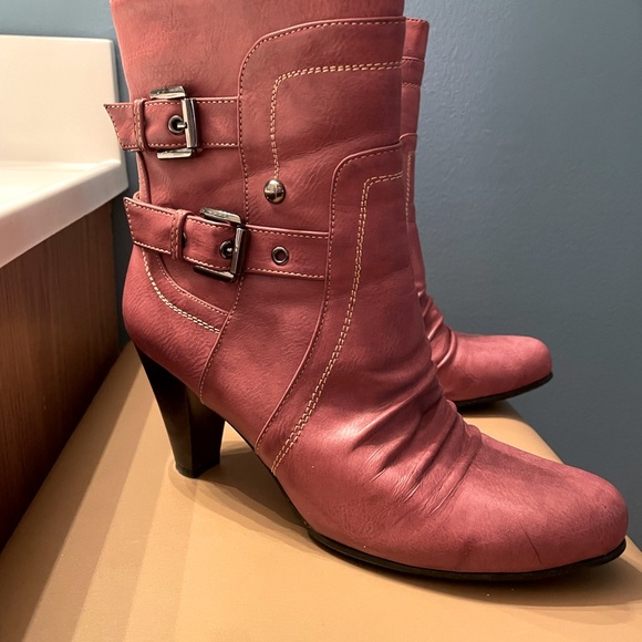 Red boots! Size 8 🍓 - Picture 2 of 7